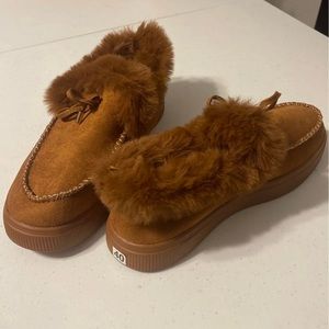 Slip On Slippers Cozy Faux Fur Womens Size 40